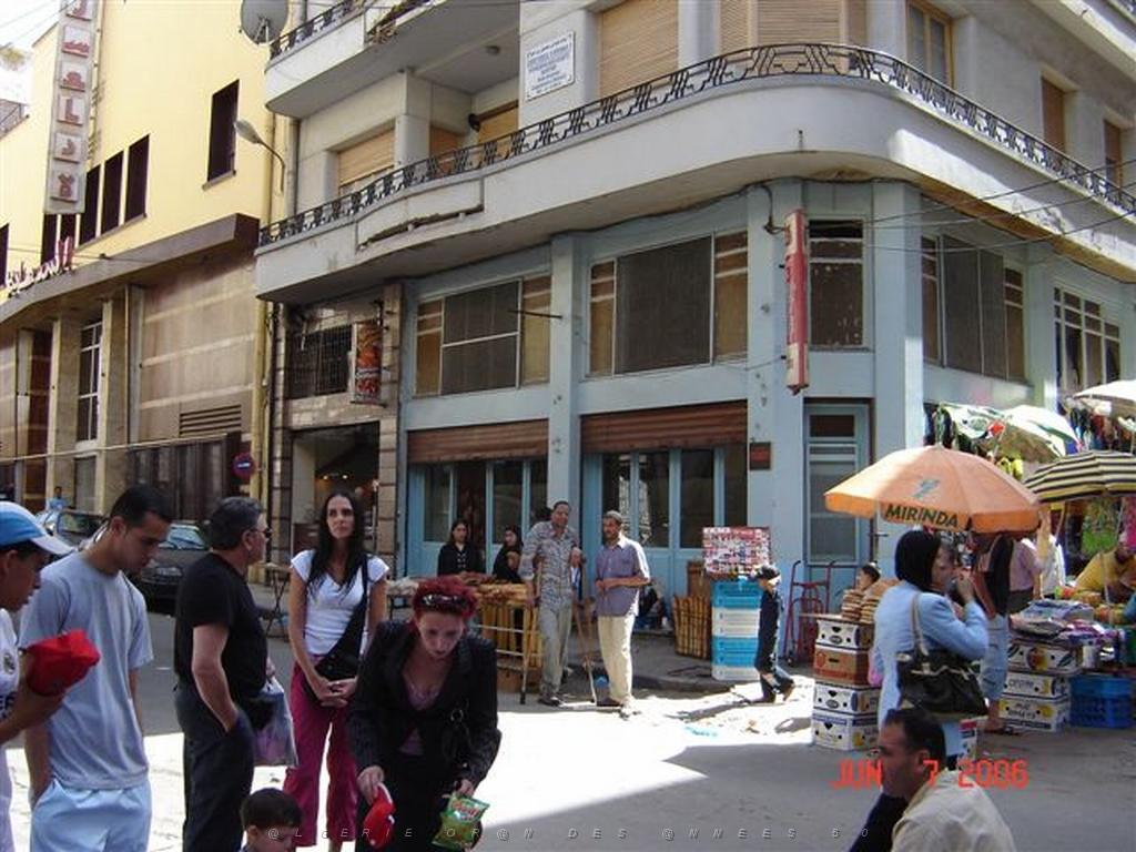 06 2006 ORAN LA BOULE D ARGENT BAR RUE DE L ARTILLERIE ET LA BASTILLE.jpg